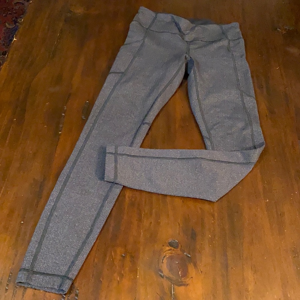 LULULEMON GRAY REFLECTIVE YOGA PANTS💖